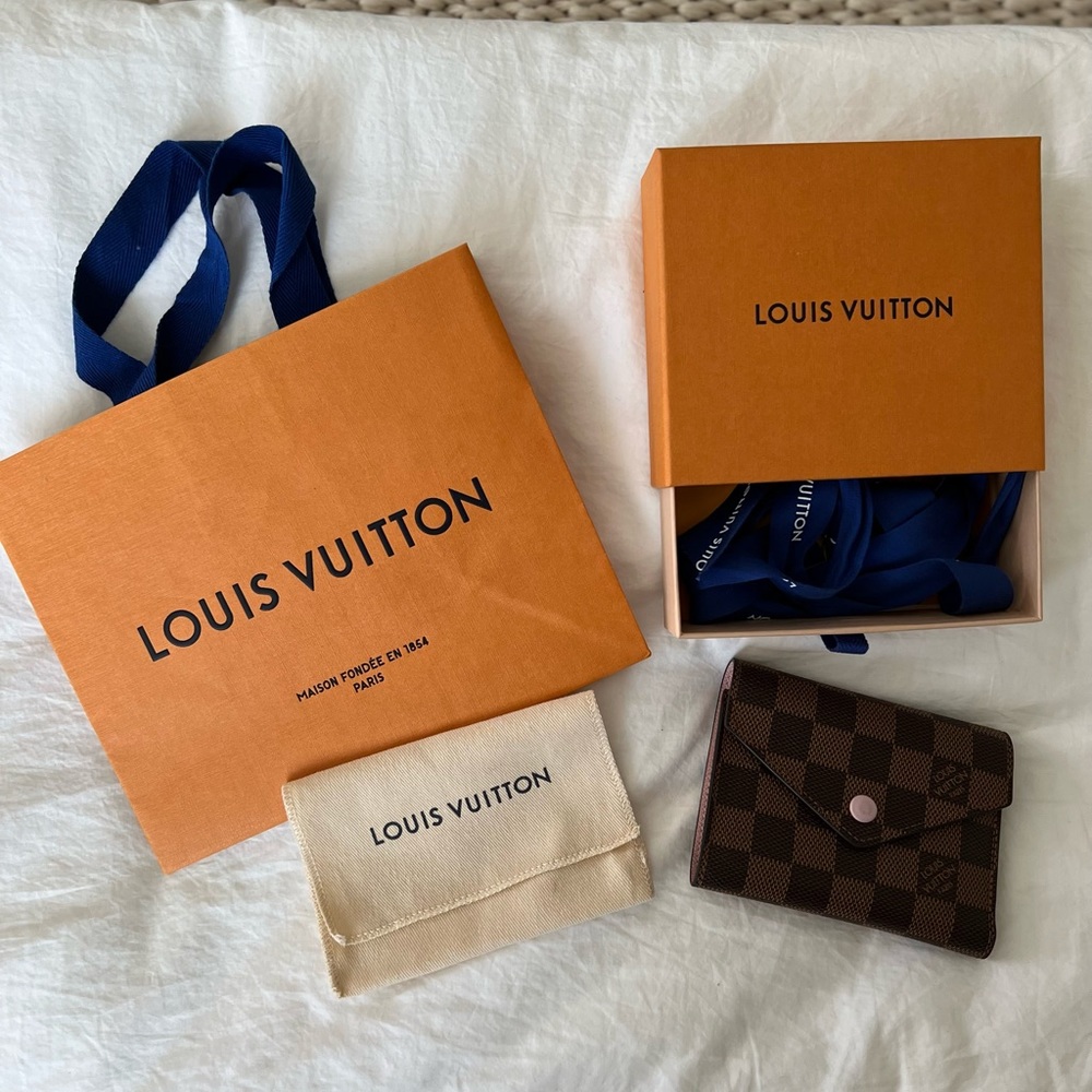 Louis Vuitton Victorine Wallet - Rose Color